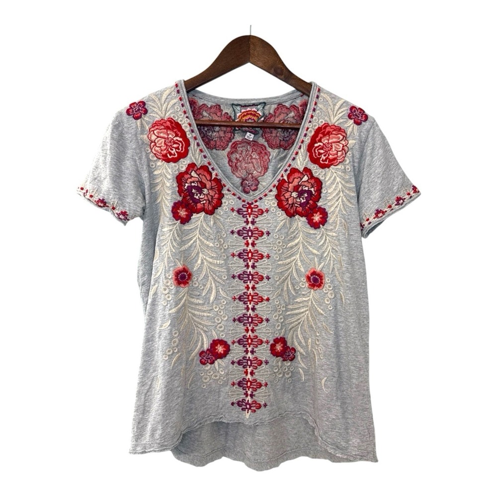 Johnny Was embroidered t-shirt womens XS gray red flowers art boho v-neck casual